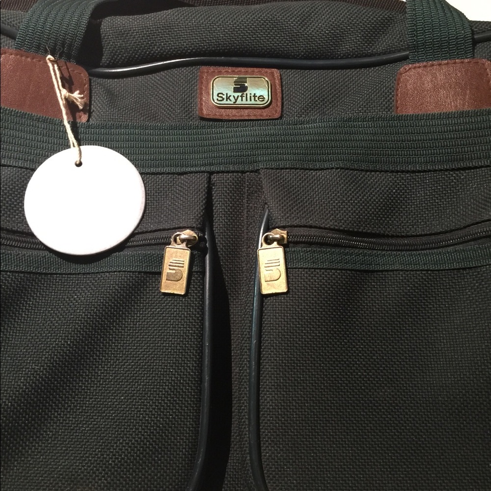 Skyflite green luggage ✈️